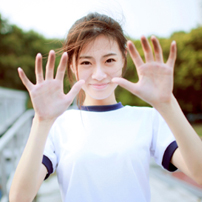 qq头像阳光意境女生:表面现象_WWW.TQQA.COM