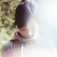 陪你度过四季永不分离:对着阳光的唯美高清大头_WWW.TQQA.COM