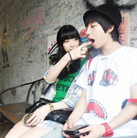 另类QQ情侣头像一对2张不在一起_WWW.TQQA.COM