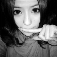 低着头的灰色长发女生头像:伴我左右_WWW.TQQA.COM
