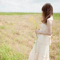 唯美漂亮清纯的女生头像:掩饰的落寞_WWW.TQQA.COM