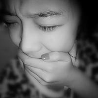 灰色头像女生伤感不带字:依然爱你_WWW.TQQA.COM