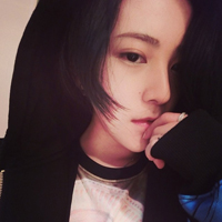 时尚可爱女生qq头像:很久没听见你声音_WWW.TQQA.COM