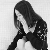 回不去的从前:qq黑色女生头像_WWW.TQQA.COM