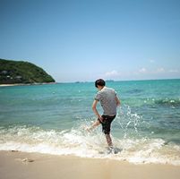 我不特别:但却唯一:qq伤感头像男落泪灰色_WWW.TQQA.COM