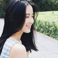 欧美头像女生:盘腿坐着的发呆i_WWW.TQQA.COM