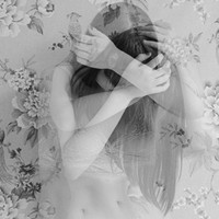 灰白色女生头像_WWW.TQQA.COM