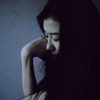 艺术强烈的英伦风女生头像_WWW.TQQA.COM