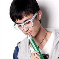 自拍再自裁情侣头像一对_WWW.TQQA.COM