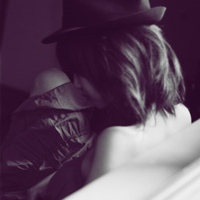 欧美女生吸烟头像_WWW.TQQA.COM