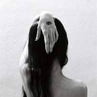 女生灰色qq头像:被爱情淘汰_WWW.TQQA.COM