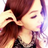 抱着猫咪的女生头像:可爱妹子万人疼_WWW.TQQA.COM