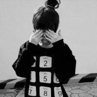 回不去的从前:qq黑色女生头像_WWW.TQQA.COM