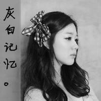 qq带字女生头像伤感:灰色:沉默是对爱的守护_WWW.TQQA.COM