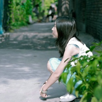 女生一个人孤单头像:唯美又伤感_WWW.TQQA.COM