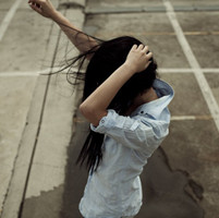 意境颓废/伤感女生头像_WWW.TQQA.COM