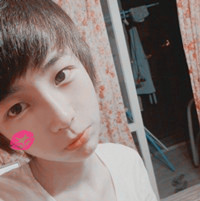 1左1右浪漫情侣QQ头像_WWW.TQQA.COM