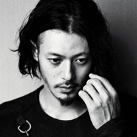 小田切让电影自裁QQ头像_WWW.TQQA.COM
