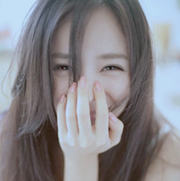 做一个明媚洒脱的女子:阳光明媚的大笑唯美女生_WWW.TQQA.COM