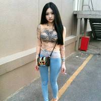 远景QQ头像情侣一男一女两张:幻彩的世界有你有_WWW.TQQA.COM