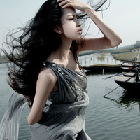 陪你度过四季永不分离:对着阳光的唯美高清大头_WWW.TQQA.COM