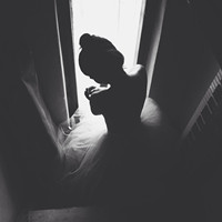非主流欧美英伦风女生头像:心疼自己的执着_WWW.TQQA.COM