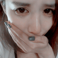 从亲密到陌生的心痛:伤感的唯美女生QQ头像_WWW.TQQA.COM