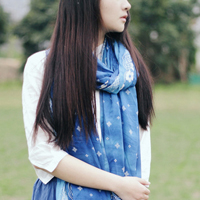 采蘑菇的小姑娘:意境森系女头_WWW.TQQA.COM