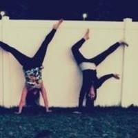 远景QQ头像情侣一男一女两张:幻彩的世界有你有_WWW.TQQA.COM