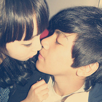 情侣接吻头像:情侣专用:一左一右分开_WWW.TQQA.COM