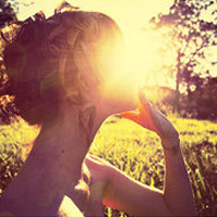 2017情感意境女生头像:许你一世承诺_WWW.TQQA.COM