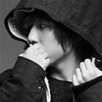 QQ头像男生帅气拽灰色:明明就是陌生人_WWW.TQQA.COM