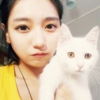 听着你甜甜的话语:剪刀手唯美头像女生_WWW.TQQA.COM