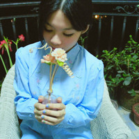 纯真女孩QQ头像:回忆温暖了记忆_WWW.TQQA.COM