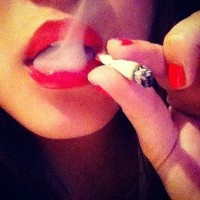 一抹红唇范:欧美红唇霸气头像:你爱嘛_WWW.TQQA.COM