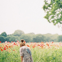 消失在人海的爱:森系背影头像女生:喜欢蓝色的百_WWW.TQQA.COM