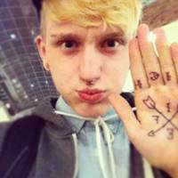 昨夜随风:QQ欧美高清男头像_WWW.TQQA.COM