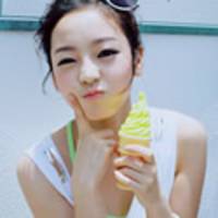 QQ唯美清新女生头像:承载一颗心_WWW.TQQA.COM
