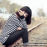 穿情侣装的情侣头像一对/2张_WWW.TQQA.COM