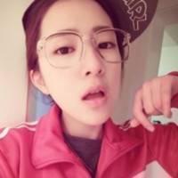 精致女生素颜QQ可爱头像:等我成年就嫁你_WWW.TQQA.COM