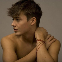 中长发欧美颓废头像男生_WWW.TQQA.COM