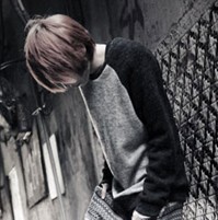 帅气的黑白男生头像_WWW.TQQA.COM