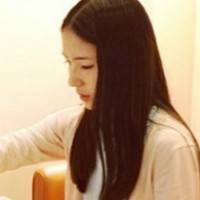 唯美中分长发女生头像:中分菇凉最美_WWW.TQQA.COM