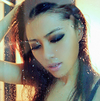 一个人伤感意境头像:听你说想我_WWW.TQQA.COM