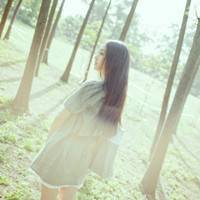 唯美中分长发女生头像:中分菇凉最美_WWW.TQQA.COM