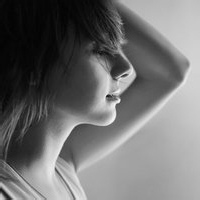 美女头像:欧美:能触碰的幸福_WWW.TQQA.COM