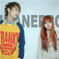 幸福情侣头像2个人一张图的:深蓝色的海洋_WWW.TQQA.COM