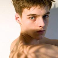 欧美头像男生霸气肌肉_WWW.TQQA.COM