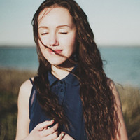 欧美头像女生半身的:记忆回到当初的空白_WWW.TQQA.COM