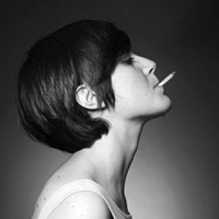 抽烟的女生头像:非主流你跟不上的潮流_WWW.TQQA.COM